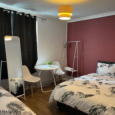Private Room With Two Beds Near Central London Exteriör bild