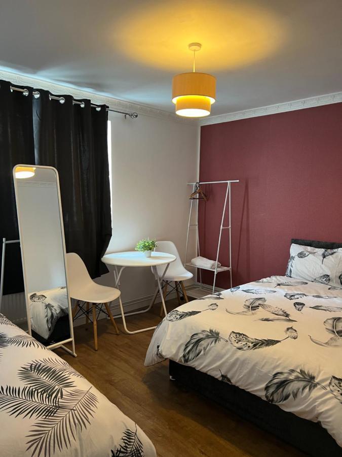Private Room With Two Beds Near Central London Exteriör bild