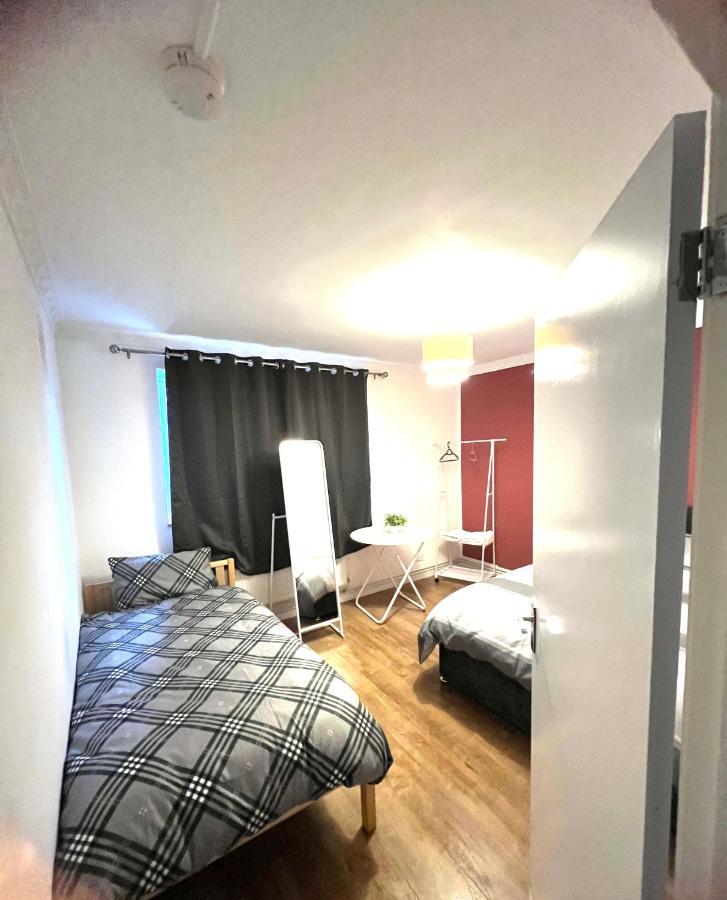 Private Room With Two Beds Near Central London Exteriör bild