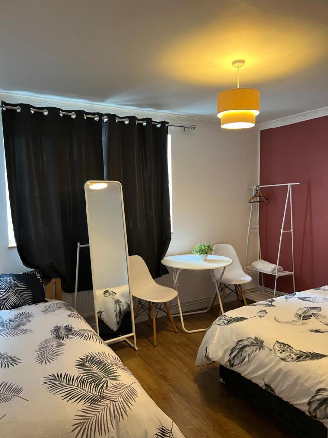Private Room With Two Beds Near Central London Exteriör bild