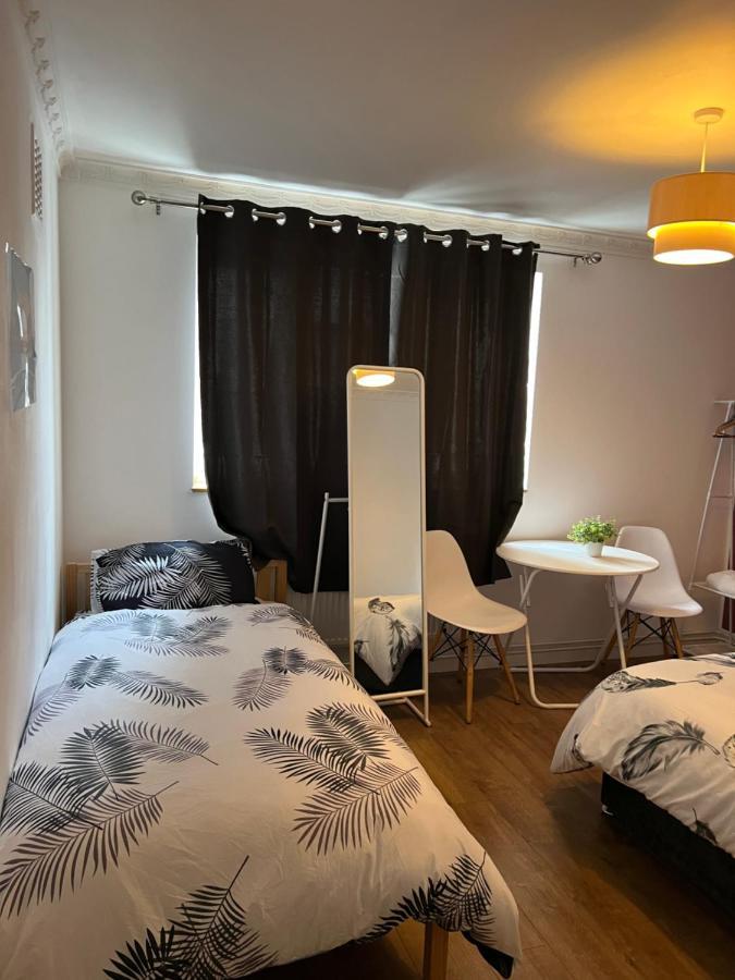 Private Room With Two Beds Near Central London Exteriör bild