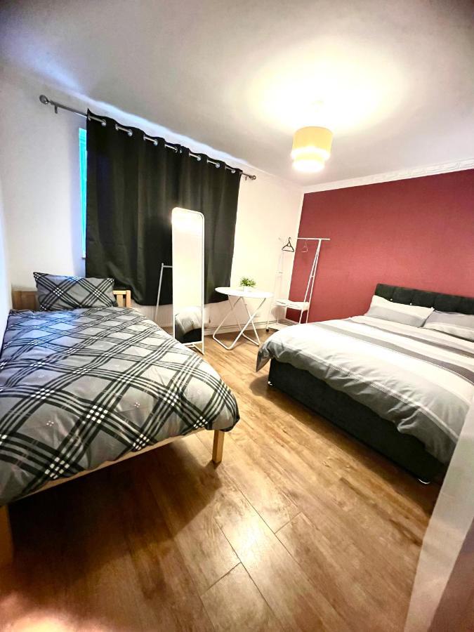 Private Room With Two Beds Near Central London Exteriör bild