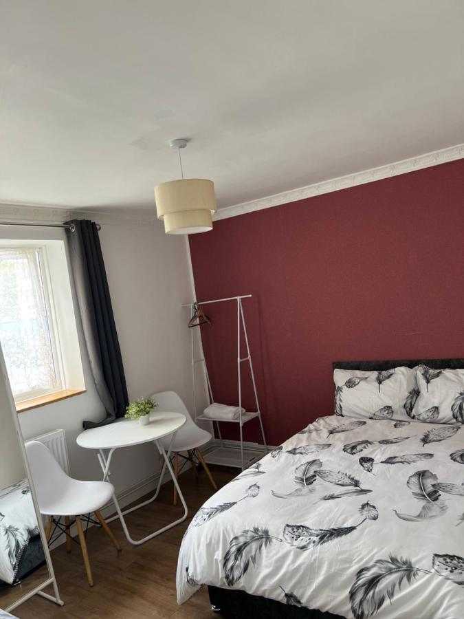 Private Room With Two Beds Near Central London Exteriör bild